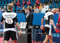 Elke Stremlow auf Augenhöhe mit Timo Boll und Dimitrij Ovtcharov Elke Stremlow auf Augenhöhe mit Timo Boll und Dimitrij Ovtcharov